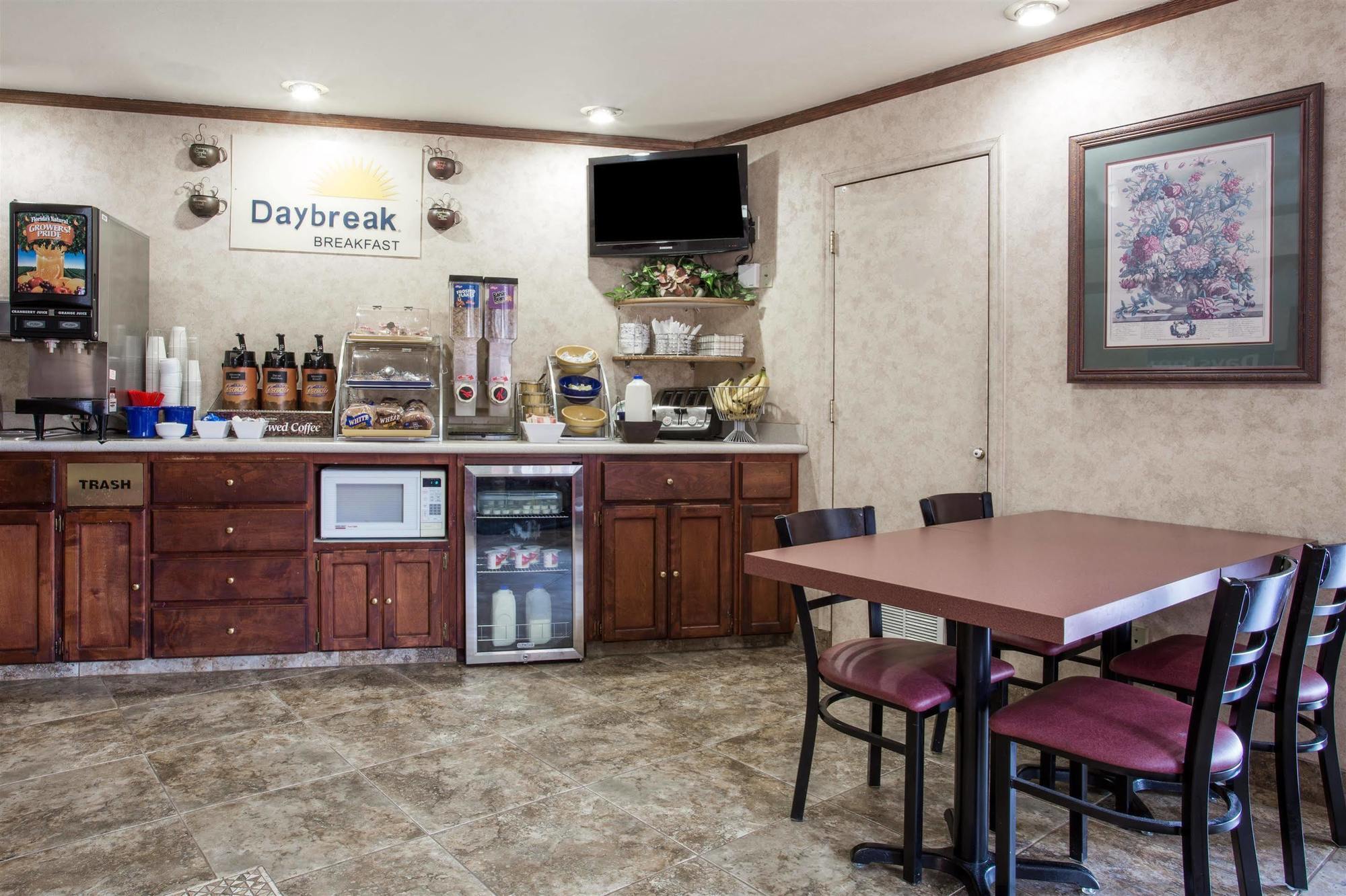 Days Inn By Wyndham Portland Central Kültér fotó